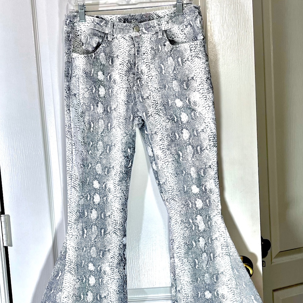 Saints & Hearts Gray White Snakeskin High rise Flare Bell Bottom Jeans L / 10